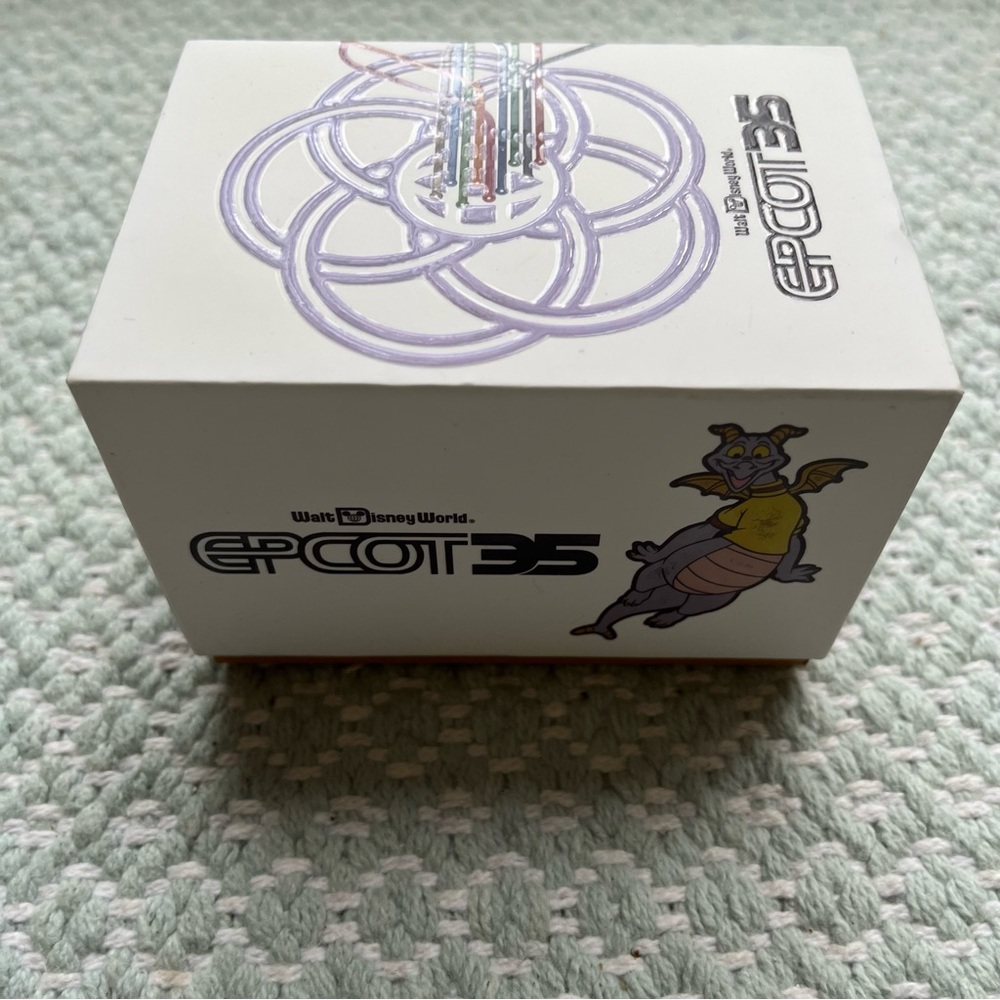 New Epcot 35 Figment magic band - Picture 3 of 3